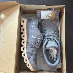 On Cloud 5 Sneakers Size 7 US